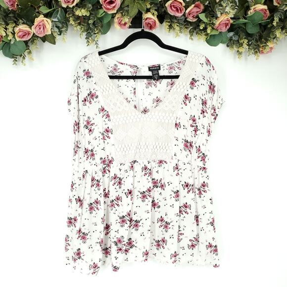 Torrid Short Sleeve Floral Top - Picture 1 of 7